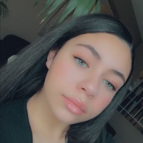 Meet your Posher, Jade - Picture 1 of 1